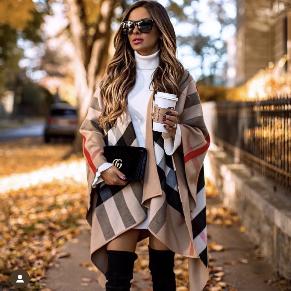 Burberry Reversible Camel Charlotte Solid Check Wool Cape - Picture 2 of 12